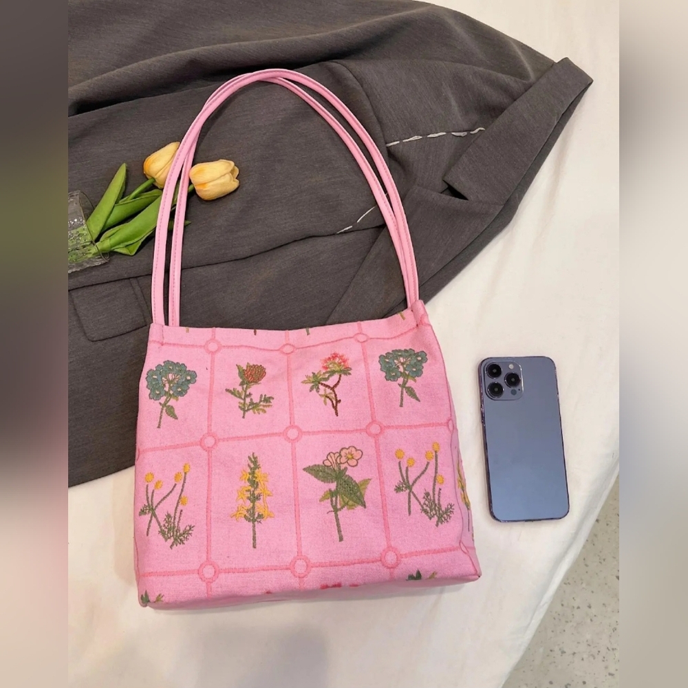 NWT Flower Coquette Shoulder Bag